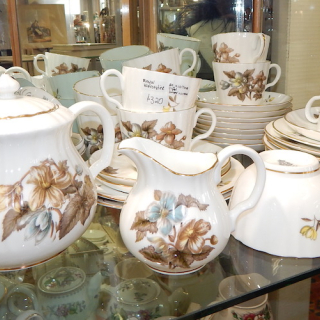 Royal Worcester DORCHESTER Teapot set with 10 trios