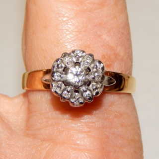 18ct and Diamond Cluster ring. Large size