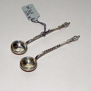 Pair of Sterling Silver Apostle salt spoons 1907