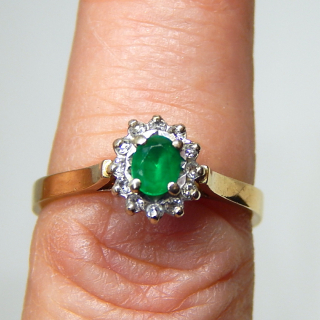 9ct Gold Emerald and Diamond cluster ring