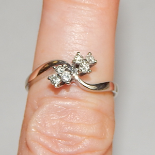18ct White Gold 6 stone diamond ring