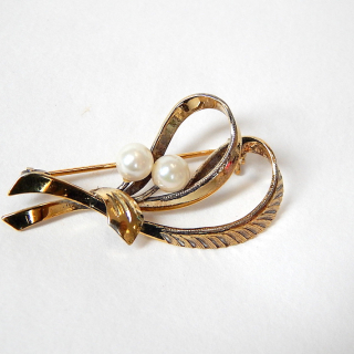Vintage Gold Plated double pearl Brooch