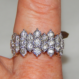 9ct gold and Diamond Stunning Diamond Ring