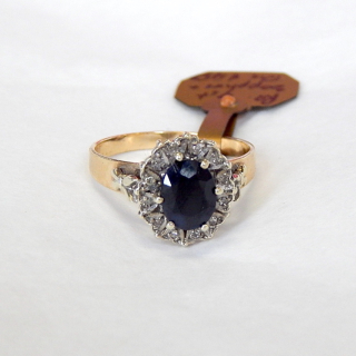 9ct Gold Sapphire and Diamond oval cluster ring
