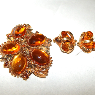 Vintage Amber coloured Brooch & Clip on Earrings