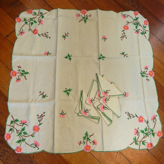 1 Meter Square table cloth and 6 napkins