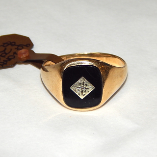 Gents 9ct Gold ONYX and Diamond signet ring
