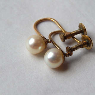 9ct Gold Cultured Pearl Screw On Earrings