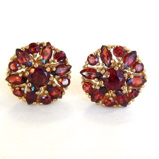 1.5cm Garnet and 9ct Gold Stud earrings