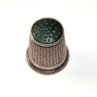 Rare Charles Horner Silver & Greenstone Thimble . WHIRERE 1935
