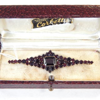 Vintage Gold and Garnet multi stone brooch