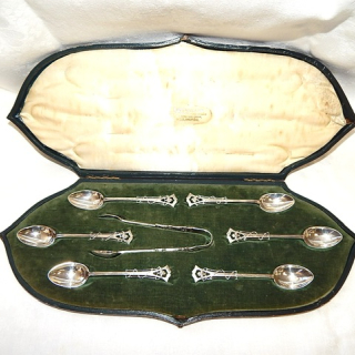 Stg Sil Arts and Crafts spoon and tong set. London 1905