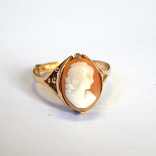 9ct Gold Oval Carved Cameo Ring