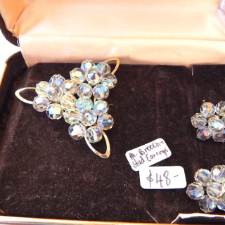 Jeweline Originals, Vintage Brooch and stud earrings