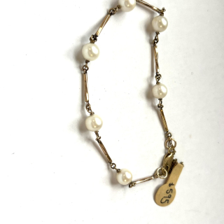 9ct Gold cultured pearl bracelet