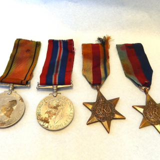 WW2 (1939 - 1945) Star and War Medal Set