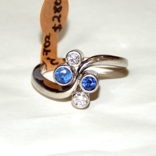 18ct White Gold, Diamond and Sapphire Vintage ring.