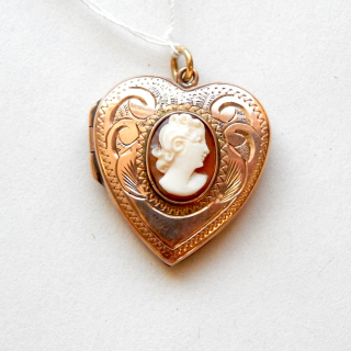 9ct Rose Gold and Cameo heart locket