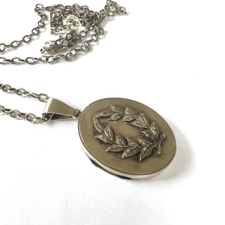 Antique Stg Silver 4cm locket and chain