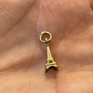 Small 9ct gold Eiffel Tower charm.