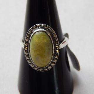 Sterling silver vintage marcasite and agate ring