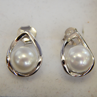 Sterling Silver and Pearl stud drop earrings.