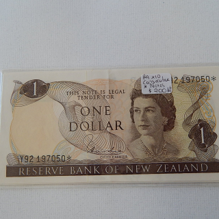 10 consecutive One Dollar Hardy Star Banknotes