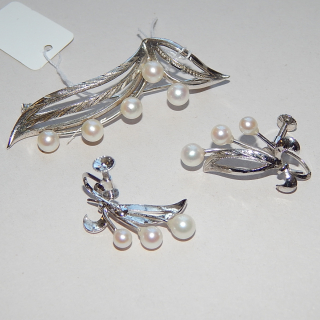 Sterling Silver and Cultured Pearl Brooch and screw on Earring Set
